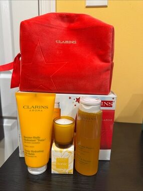 Clarins Yellow Aroma Tonic Set with Red Velvet Pouch brand new in the box